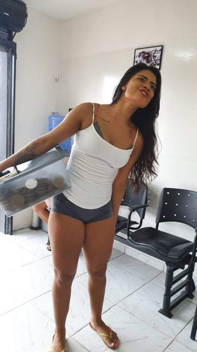 euGurdjieff's tweet photo. E essa vendedora? Vai um lanchinho? https://t.co/lubgZuMg91