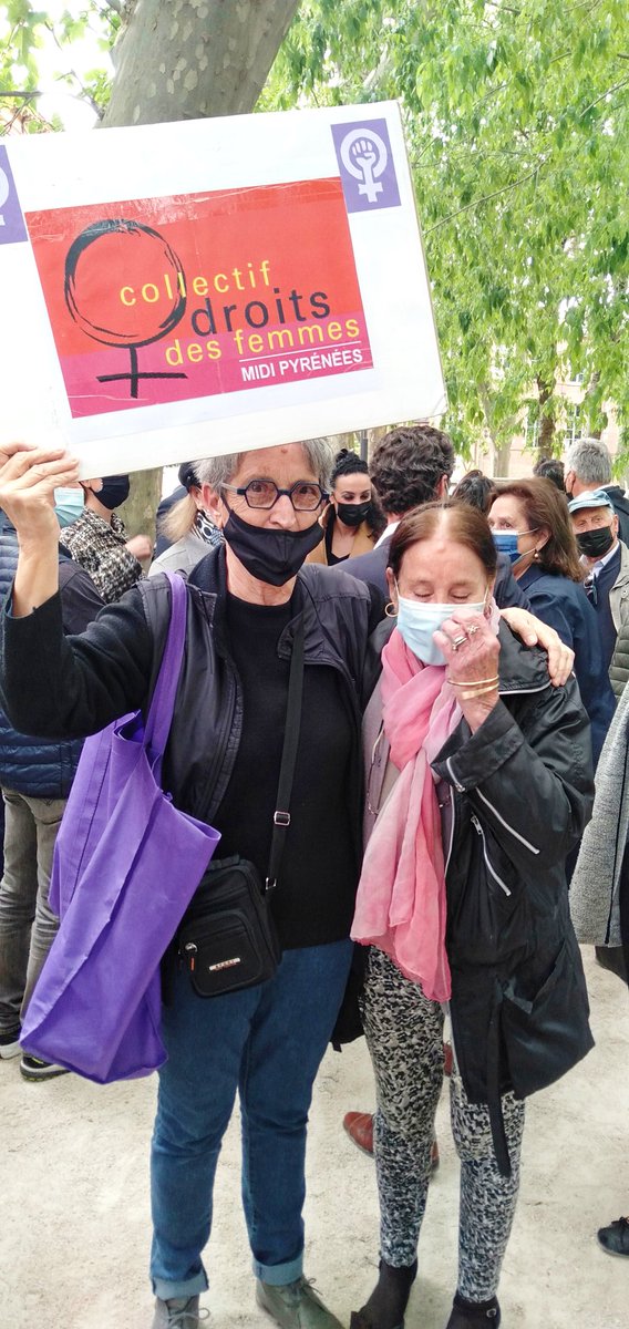 CaroVauchere's tweet photo. Avec mes amis de l'#ORT , du @PSoc31 , les féministes du #CMPDF et bien d'autres, nous étions au rassemblement pour réclamer justice pour #SarahHalimi , victime d'un crime odieux et antisémite.
Déclaré "irresponsable", son bourreau ne sera pas jugé.
Il faut changer la loi ! https://t.co/rOAuK20dcA