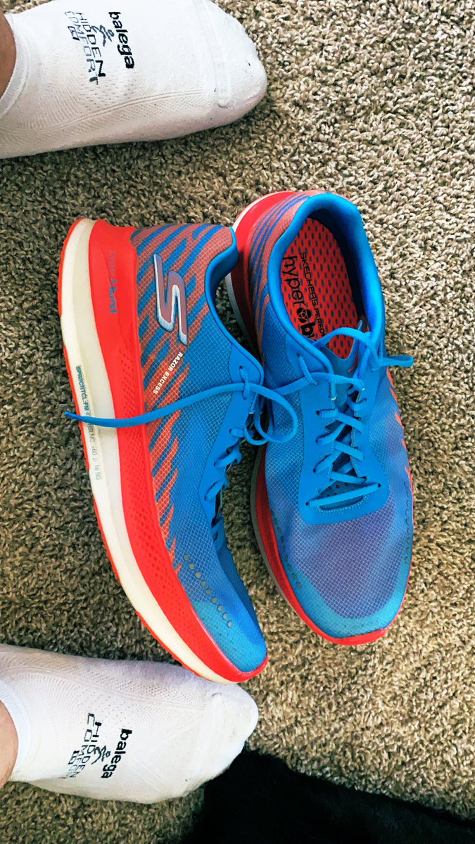 GendreauS's tweet photo. Ok... it’s been awhile since I last ran, probably almost three months. Time is now to get back at it. 5k in the books today. Slower than I was but that’s to be expected. On the road to my #firstmarathon #Skechers #GoRunRazorExcess #balega https://t.co/i9P80fPEK6