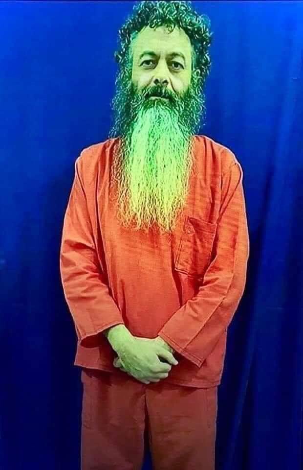 كان كده و بقا كده ب اختياره
هو ده الاختيار  انت ال بتختار طريق الحق او طريق الضلال
ولازم تتحمل نتيجة اختيارك 👇