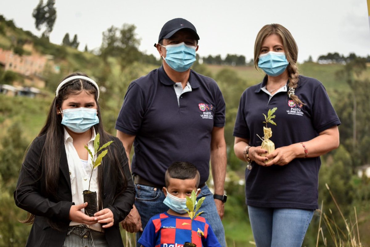 Marcelamarh's tweet image. En compañía de los niños y niñas de #LaGranCapital nos unimos a la #SembratónNacional generando conciencia sobre la recuperación de nuestra biodiversidad y la salud de nuestro ambiente #UnÁrbolPara ⁦@ConsejeriaNinez⁩ ⁦@LunnaColombia⁩ ⁦@alcaldiapasto⁩