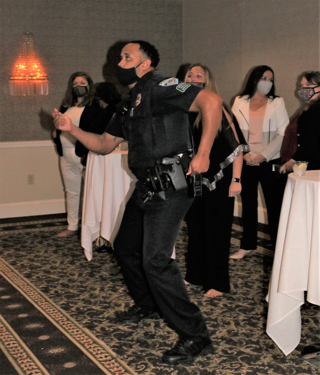 hickoryschools's tweet photo. Thank you to the HPD--keeping our kids safe! Glad to see you at the HHS Prom--even having a little fun! #communitypartners #thankyou #friendsinblue https://t.co/Q1bhbbJfmA
