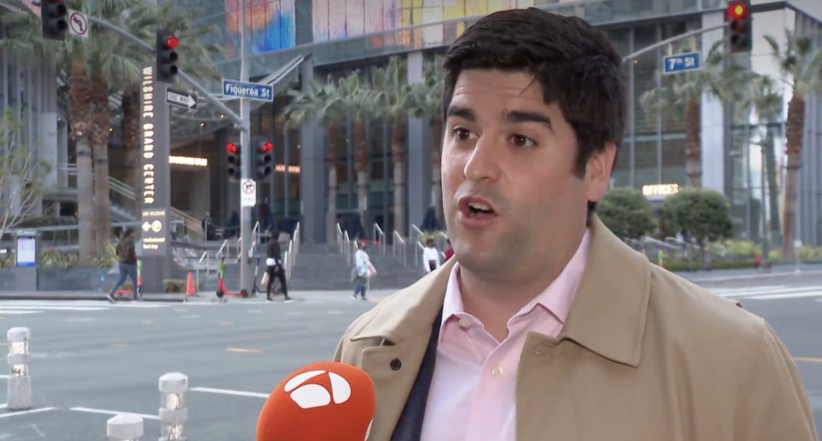 Orgullo de brother from another mother 🙌🏻 <a href="/Acfu/">Álvar Carretero de la Fuente</a> entrevistado nada menos que por <a href="/rtve/">RTVE</a> y <a href="/antena3com/">Antena 3</a> para intentar entender cómo serán los Óscars más raros de la historia.
➡️ antena3.com/noticias/cultu…