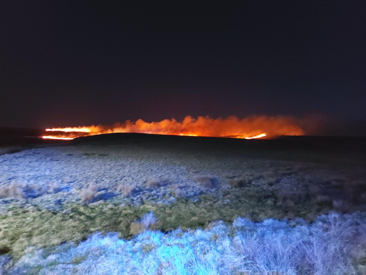 10 pumps plus specialist wildfire units are tackling a fire with a 1 mile flame front on #MarsdenMoor.  
Local residents should keep their doors/windows closed. 
Please away from the area until incident is closed. Road closures are in place