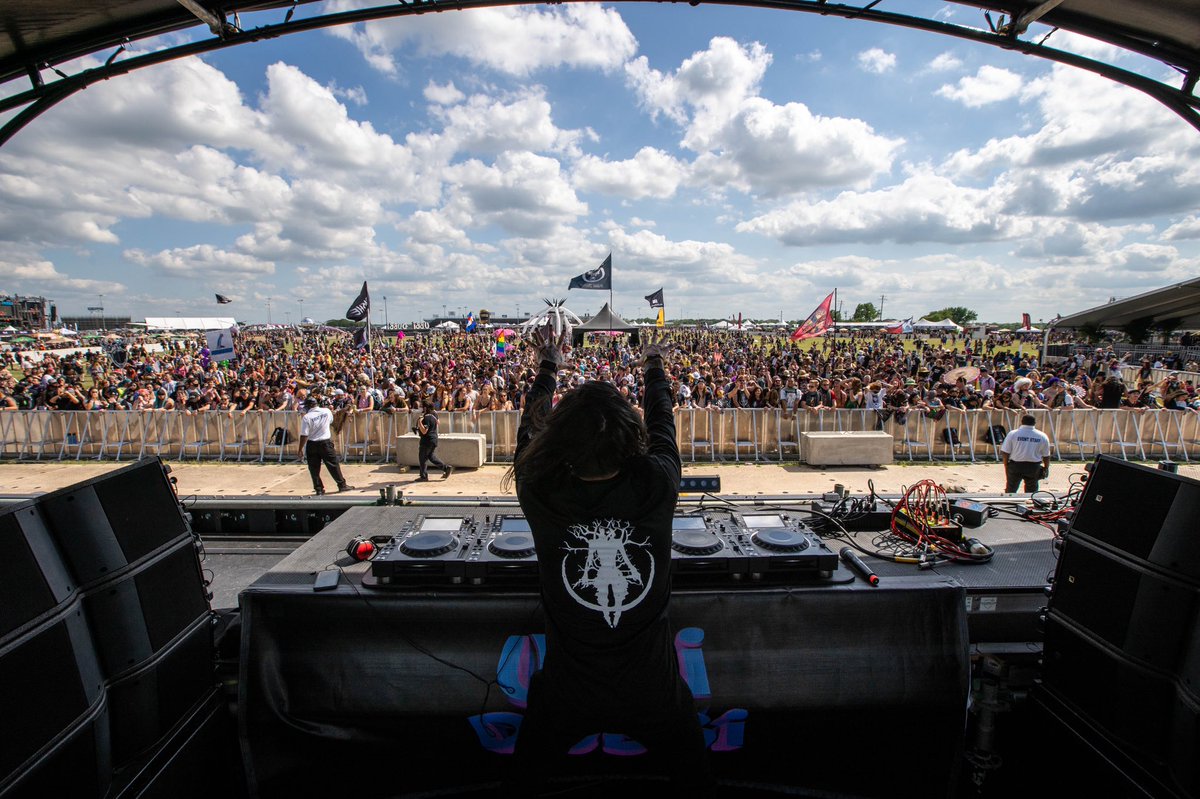 houseofSWARM tweet picture