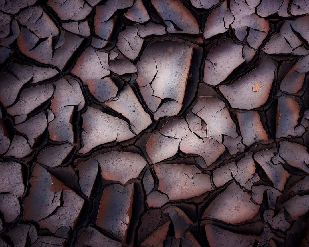 dylanknightau's tweet photo. Before and After of some mud I captured in the Badlands of Utah. #utah #inimate #photo #photography #textures #mudcracks #landscapelovers https://t.co/Sr8WF04JfR