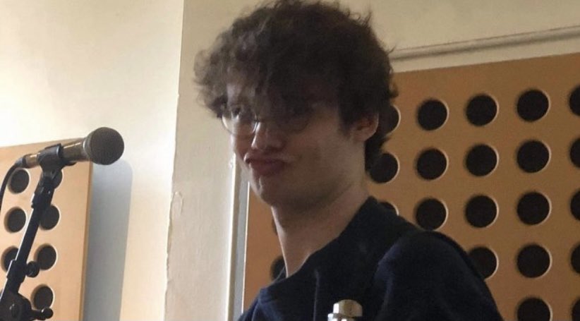 enderboyyy's tweet image. spare 5??? i offer bagged milk and them 🙏🙏