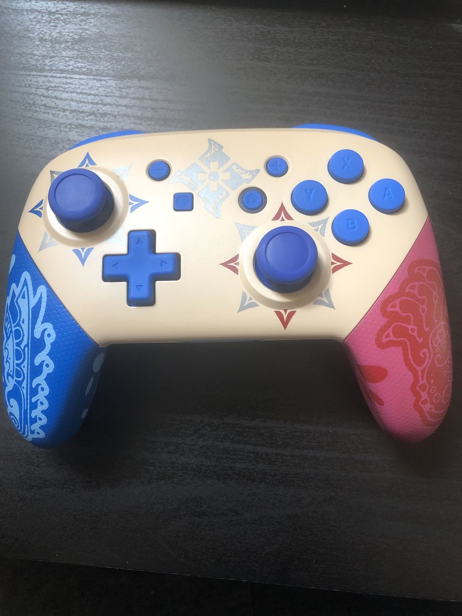 BandanaMee's tweet photo. Got my custom Goss Harag #MonsterHunterRise pro controller made by @ControllersCozy the other day and man am I a satisfied customer. Being their first international and Etsy order was truly a privilege and I recommend anyone who wants a custom pro shell to give them a contact! https://t.co/UpF5xzpzVr