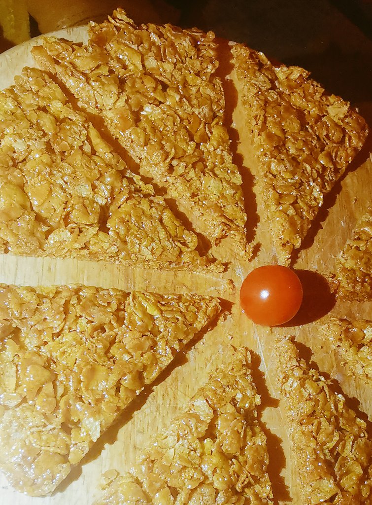 joncampling's tweet image. I made have accidentally made some Campling's crunchy/chewy  #GoldenSyrup &amp;amp; butter #cornflake #crispies 😍👊🤩 for me and @CardyCard  🤘

#SundayUpgrade 

Sooooo deeelish!!!!! 😍🙏🤘