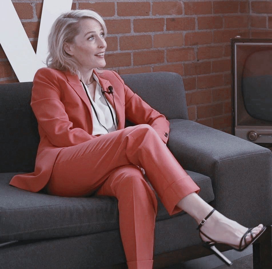 gillian anderson and cate blanchett in matching pantsuits ; a thread.