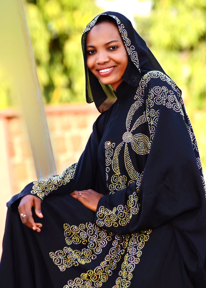 yarjibo's tweet photo. @Yar_fulanie Abaya is just a normal outfit someone like me prefer my atamfa to it 💃💃💃 https://t.co/wkgLlDL70y