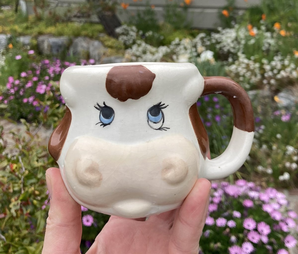 zalogarts's tweet image. this baby will be your new favorite mug once the wax burns up 🔥 grandmacandles.bigcartel.com