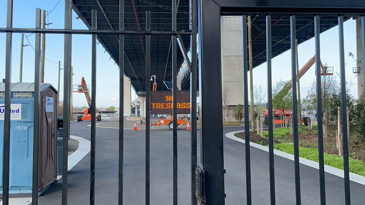 danaspiegel's tweet photo. @NYCParks when is the park under the BQE in northern Brooklyn going to be open? It’s been locked up but has looked to be complete for the past 6 months. When are we getting our park? https://t.co/XwIN2NUsJH