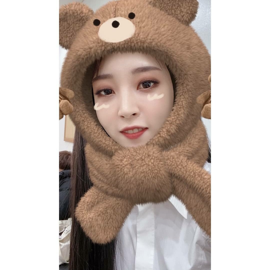 twotimestev's tweet photo. ⠀🌖 __# [𝕟𝕒𝕥𝕥.𝕝𝕚𝕖］ が    •⠀،̲˖  𝐝𝐞𝐛𝐮𝐭?  ╱₊ · ۵  @VELOURSROUGE_TW !! 
❝#VELOURSROUGEDBT #VRDEBUT❞

cuando me dijeron que tenía que telonear a estas preciosas, me arreglé rápidamente y vine a acompañarlas en esto. vamos niños que se puede, éxito. ♡ https://t.co/SD4s4UL7ax
