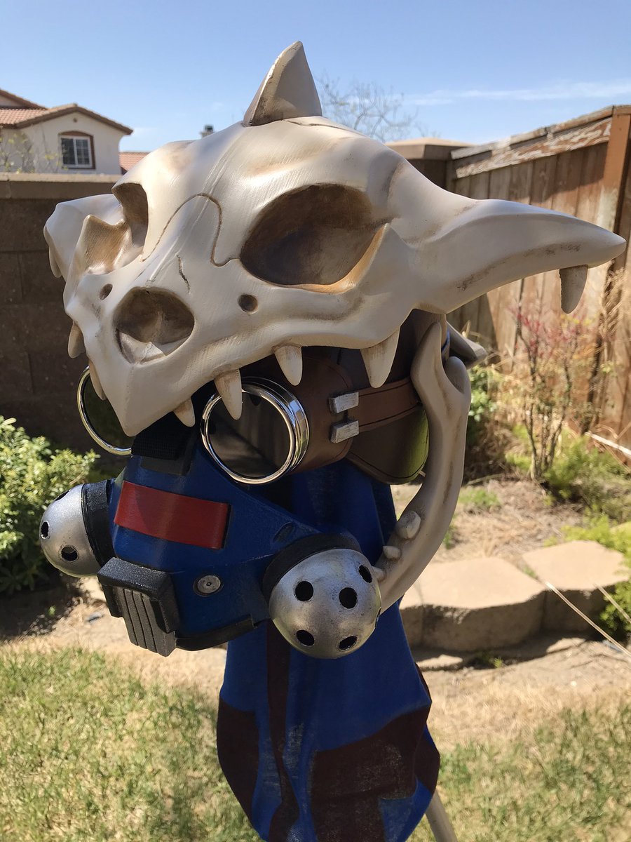unbrokenmedusa's tweet photo. More Young Blood Bloodhound cosplay pictures! 😊 @PlayApex #ApexLegends https://t.co/8MCQ1PO2rh