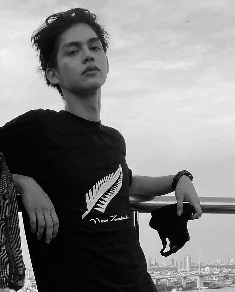 bright in black & white: a thread