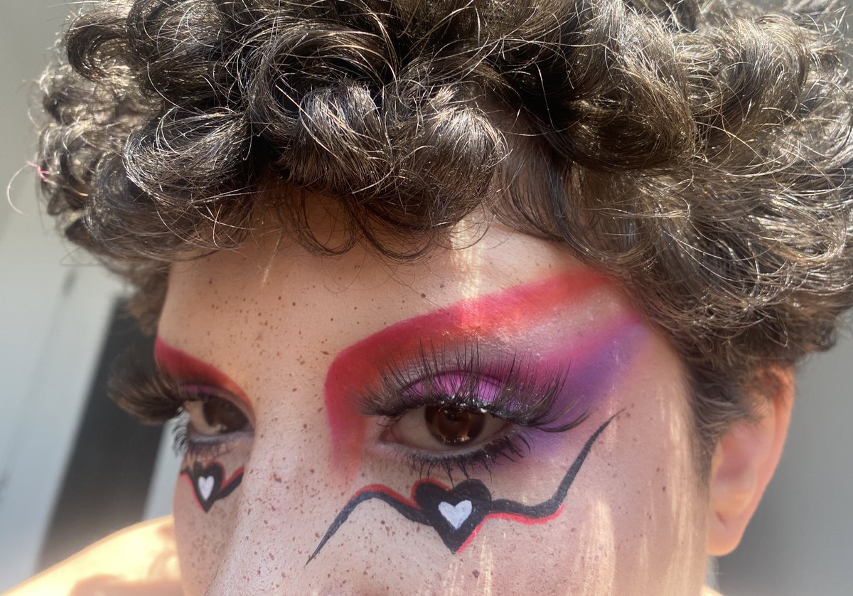 parkooky's tweet photo. J’avais fait mon meilleur maquillage pour l’occasion #ColorfullLGBTQIA #dykeMarch #marchelesbienne https://t.co/Y4YOlKYkLC