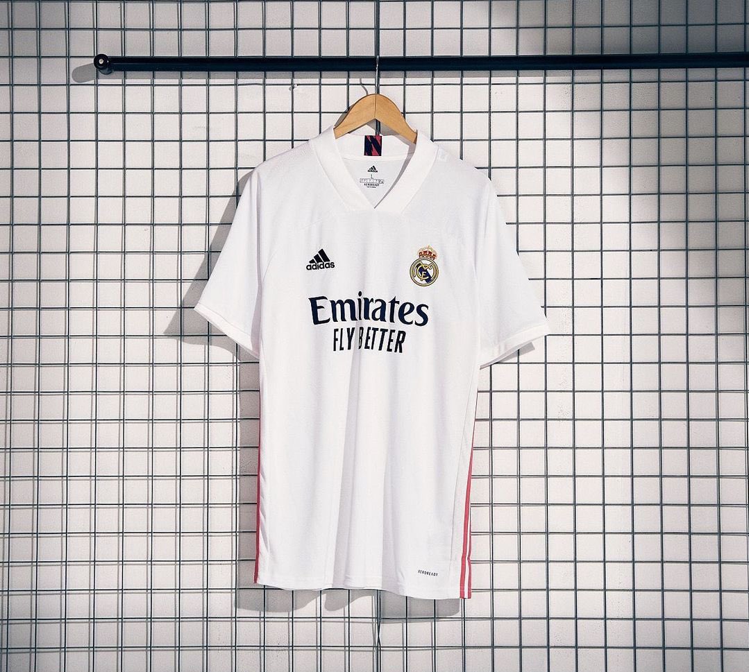 Amk_Services's tweet image. 🚨JEU CONCOURS LDC🚨@Amk_Services 
Tentez de Remporter le maillot du Vainqueur (couleur de votre choix)
#REALCHE
Pour participer c’est simple :👇🏽
- follow @Amk_Services 
- 🔁 Rt le tweet Et commente le score en mettant l’un des buteurs du match 
NB: TAS après match (1 vainqueur)