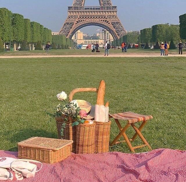 nounadoration's tweet photo. mentally i’m here https://t.co/yXjBPOMTCl