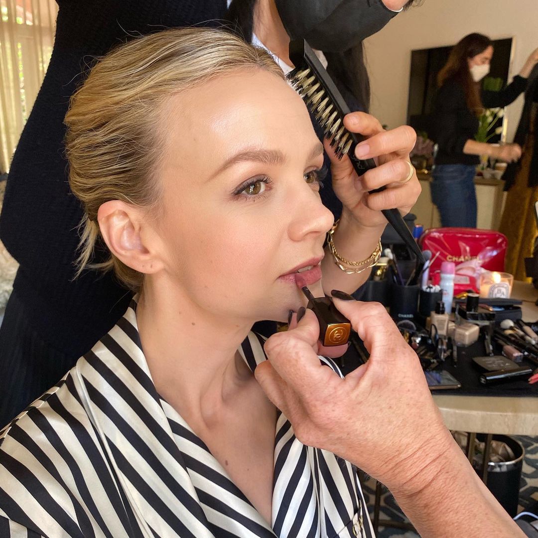 revistamujeres_'s tweet photo. 🎬 #CareyMulligan preparándose para los #Oscars nominada a Mejor Actriz por su participación en la película #PromisingYoungWoman💜
📸: Instagram/Georgie Eisdell (Makeup Artist) https://t.co/AaPpIoFP6D