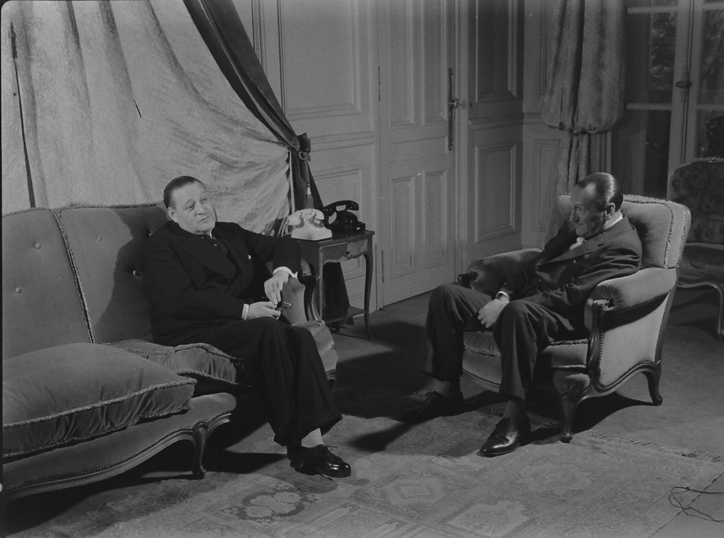 En 1941, el fotógrafo Hart Preston de la revista americana LIFE entrevistaba y fotografiaba a los que ellos consideraban las 5 personalidades más importantes e influyentes de la política argentina. 
1) El Presidente de la Nación Roberto M. Ortiz: