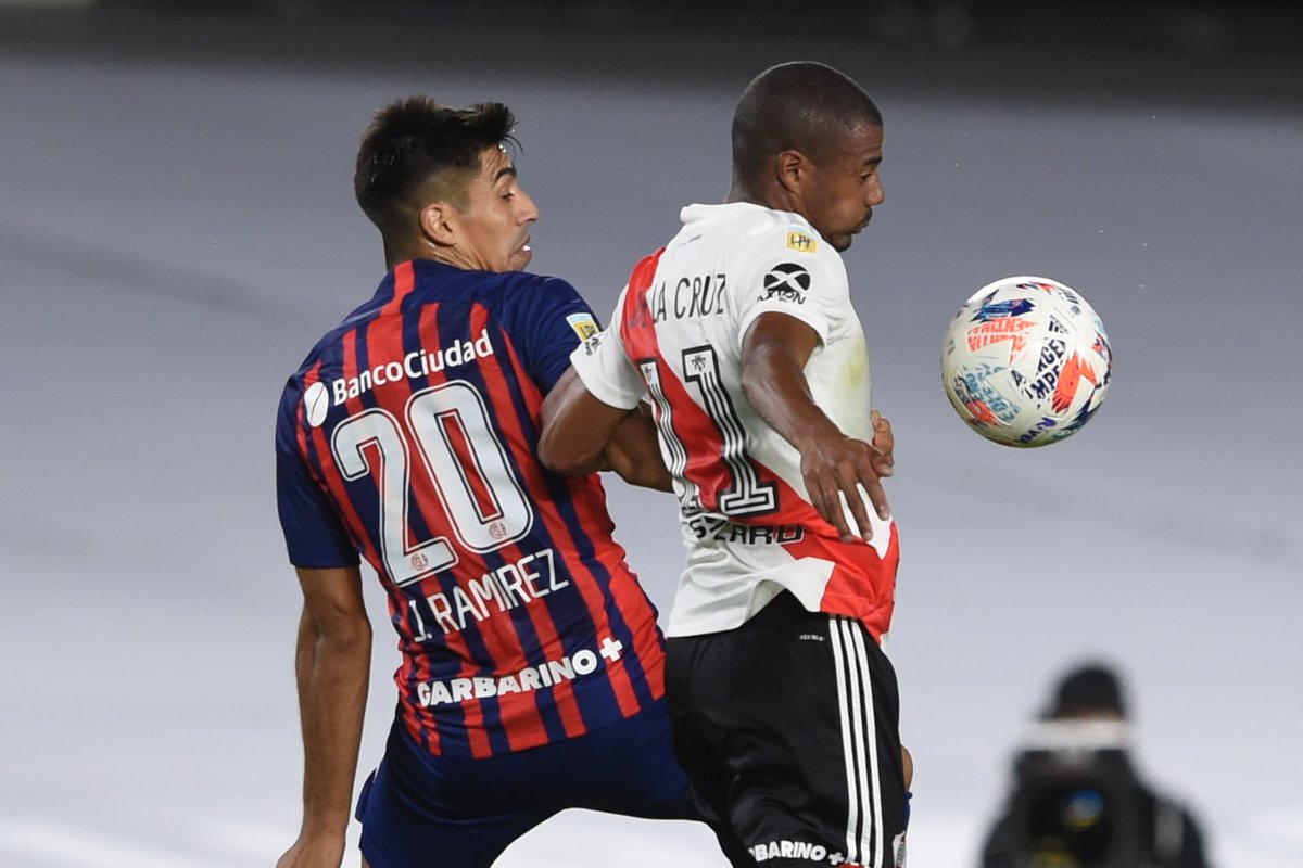 RiverPlate's tweet photo. #VamosRiver ⚪️🔴⚪️

⌚️ 45' ST River 1 - San Lorenzo 2

⚽️ Se juegan seis minutos más. https://t.co/x16pp1pgyM