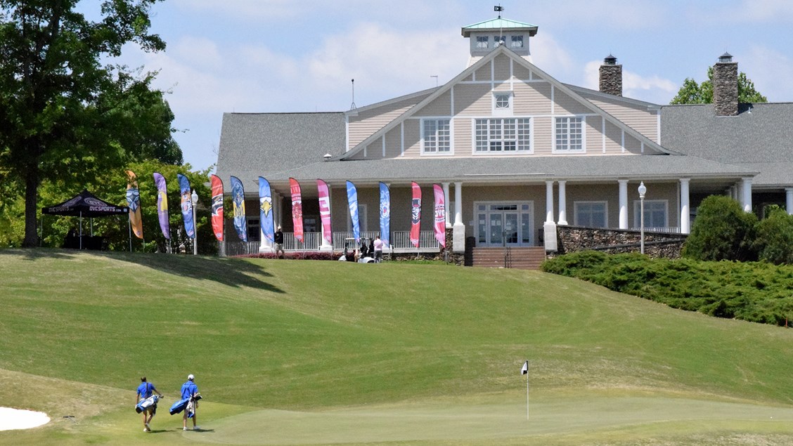 The <a href="/SIUECougars/">SIUE Cougars</a> are in 1st place after Round 1 of the 2021 OVC Men's Golf ⛳ Championship.

3 other teams are under par and within three shots of the lead while 3 individuals are tied for 1st after a round of 68 (-4).

Story: bit.ly/2QYwW09