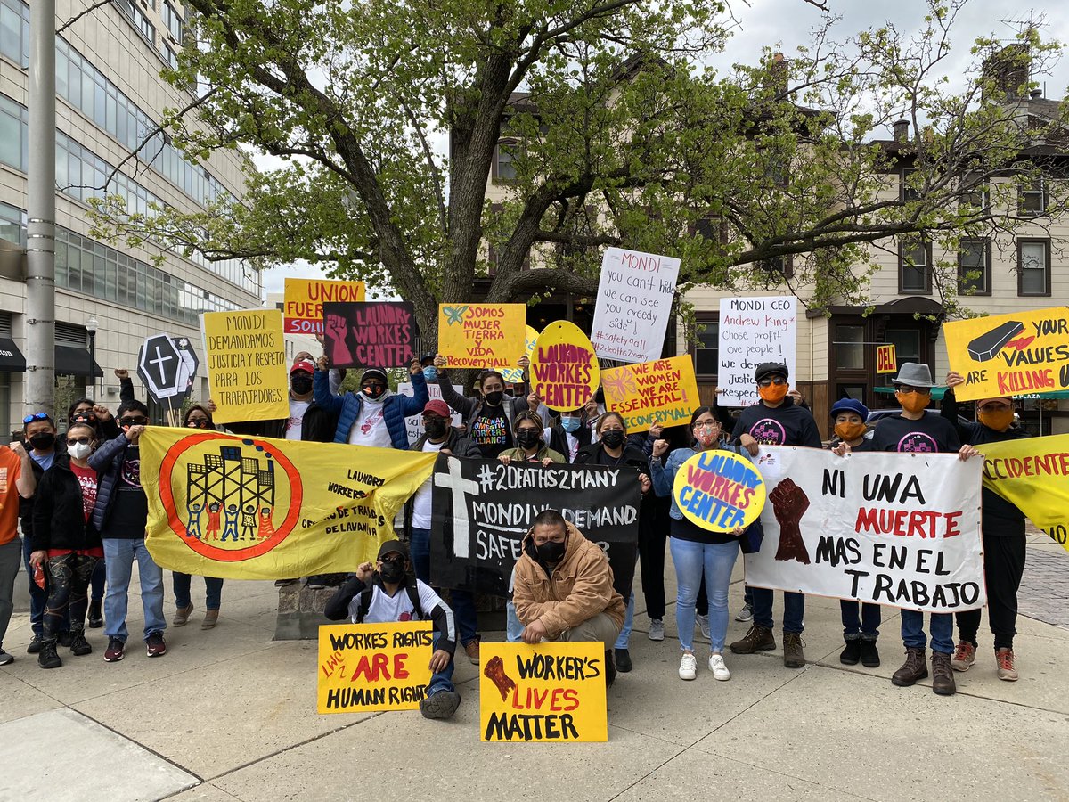 LWC members demanding #NJProtectWorkers honoring Abundio García one of the worker that died because the negligence of @mondigroup. Solidarity with all the the falling workers. @NewLabor @MaketheRoadNJ @WindofSpiritNJ @migrantenj @UnitedNj21 @CleanWater4Nwk @unidadlatina_nj