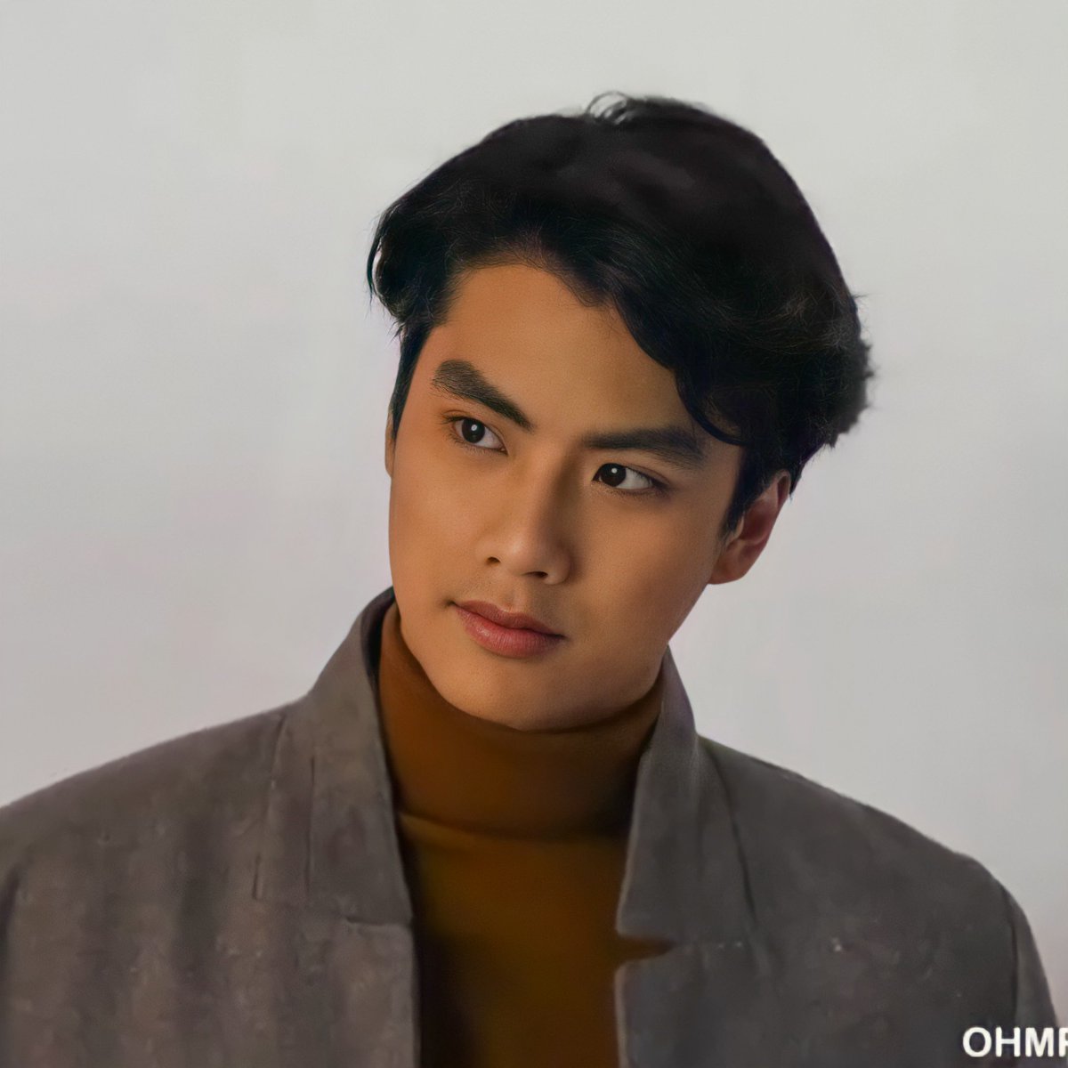 OhmPawatWorld's tweet photo. Our daily dose of Ohm Pawat❗

Our cute baby giant is stepping up to be edgy and high fashion.✨👏

@ohmpawatt @Ohmpawat_Family
#OhmPawat #OhmPawatChittsawangdee #OhmPawatworldwide #boyslove #BLSeries #BLactor #ThaiBL #BoysLove #GMMTVActor #ThaiActor #ยิ้ม5พันของโอมภวัต https://t.co/8cNSqAyLdB