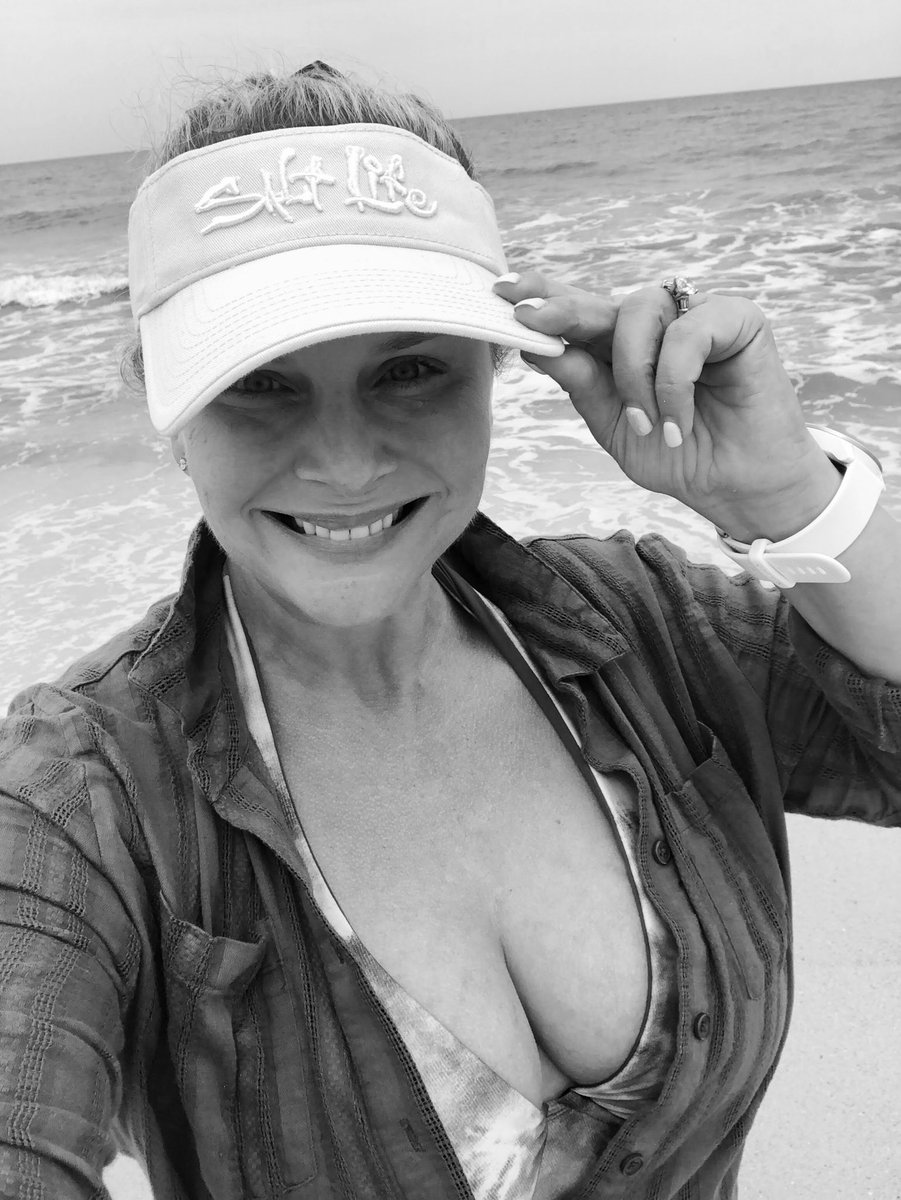 AnnaBanana tweet media