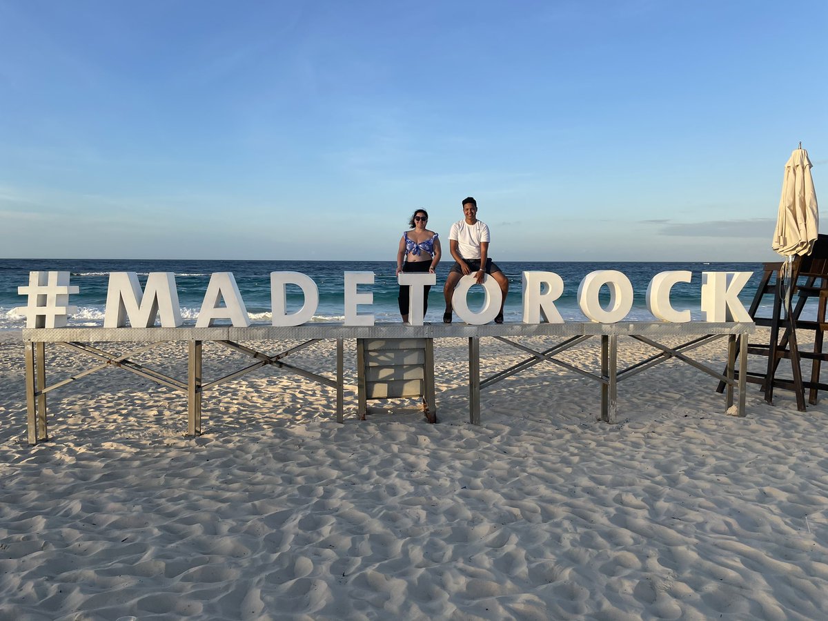 Splinxes's tweet photo. #MadeToRock https://t.co/VNa0Dyhpac