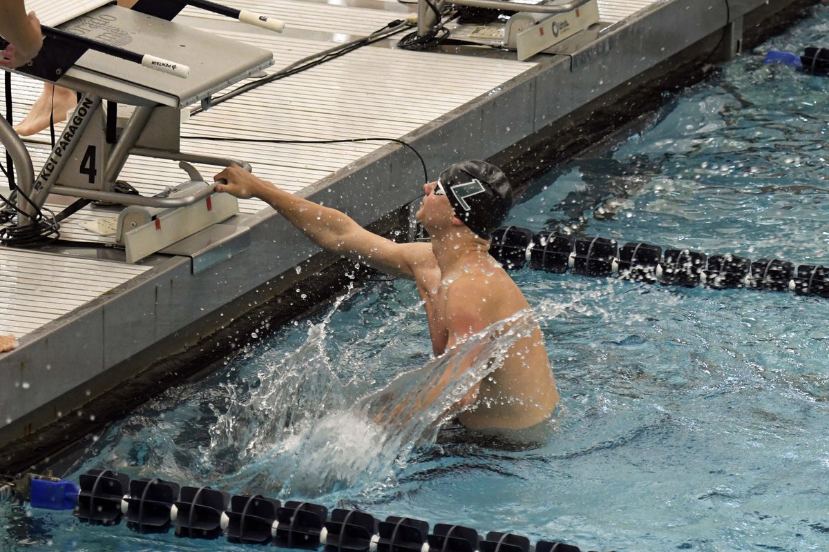 H2ounds's tweet photo. First school record of the evening goes to Caleb Kelly, who wins the 50 free in an NCAA 'B' cut time of 19.96! #GoHounds 

📽️(ESPN+): https://t.co/Rs9cKpc42g https://t.co/jFyV2Dx744
