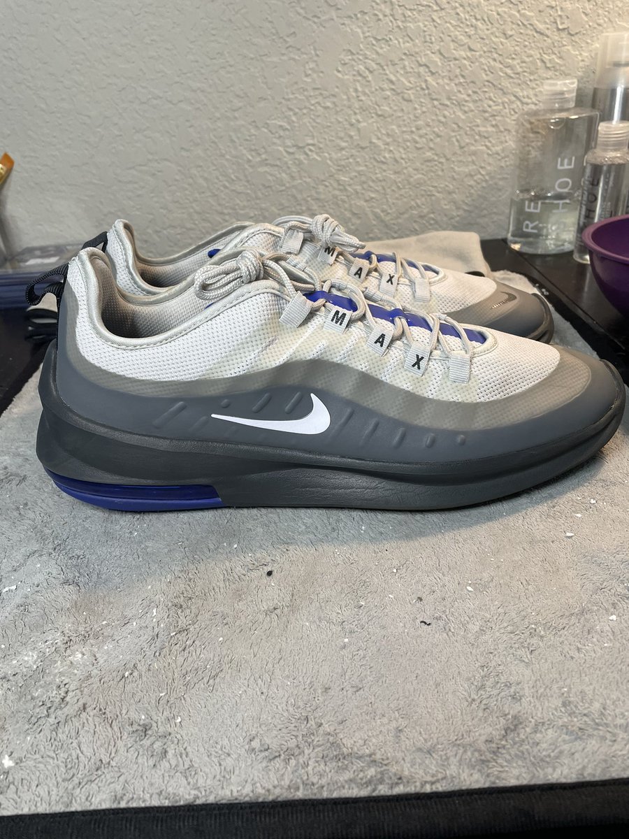 Bubbly_Restore's tweet photo. Deep Cleaned the Bubbly Way✅

Favorite pair brought back✅

#BubblyWay #nikerunningshoes #deepclean #fresh https://t.co/POo4SUeMa0