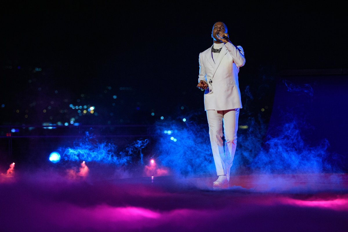 iHeartRadioCA's tweet photo. .@leslieodomjr performing "Speak Now" from the film One Night In Miami ☀️ nominated for Best Original Song tonight 😮🙌 #Oscars2021 https://t.co/nmBlf35gGk
