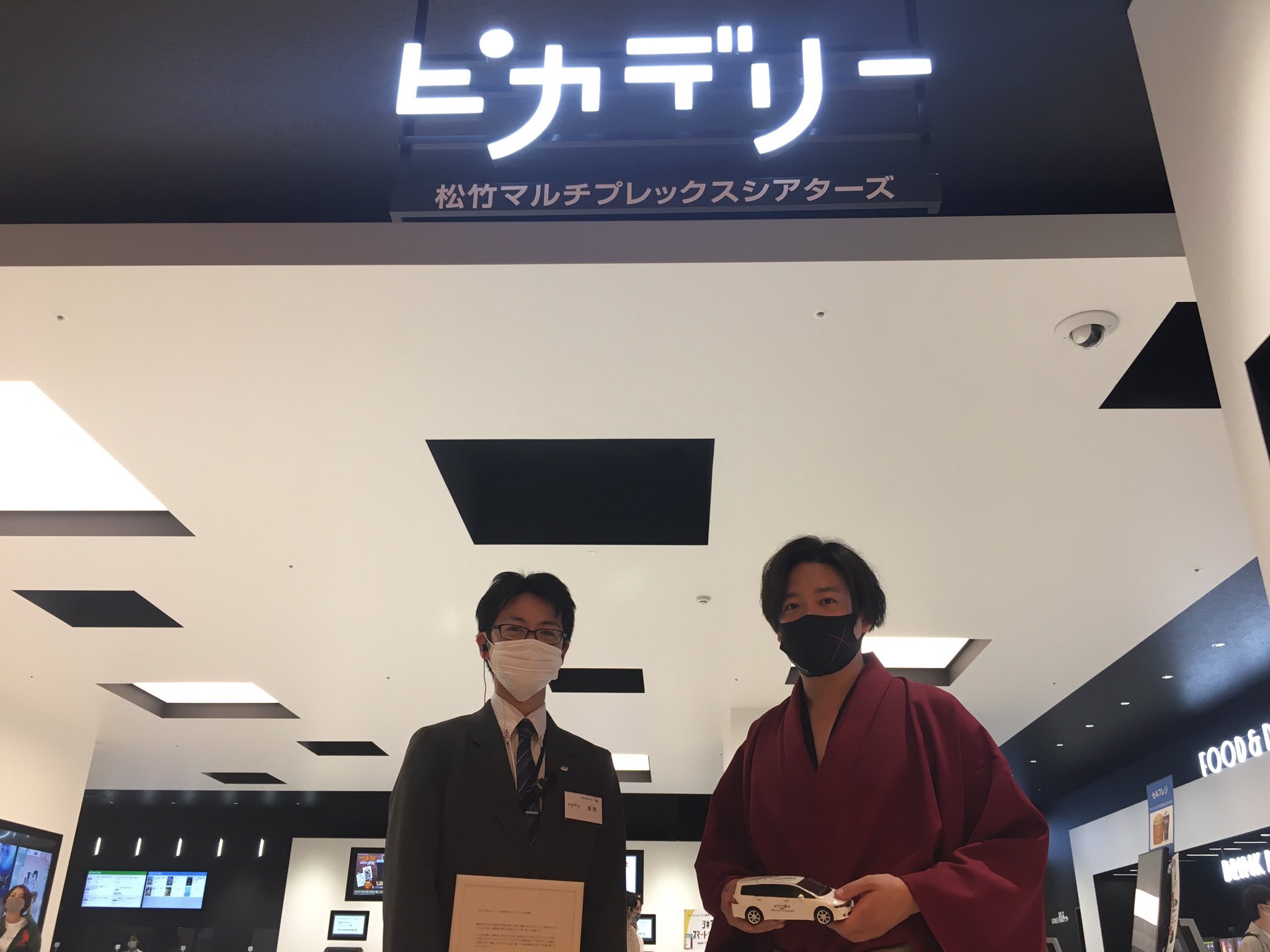 るろう人 熊本ピカデリー さんありがとうございました るろうに剣心 最終章the Final 公開日にオープンした劇場でござる 劇場内は広々していてシンプルで格好良いでござる 注文は タッチパネル式で簡単に操作出来るでござるよ るろう人が