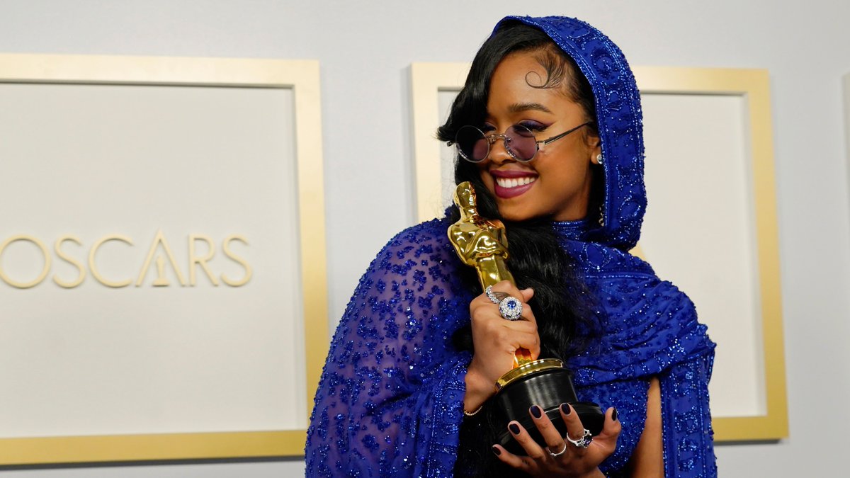 Entertainment Tonight on Twitter "H.E.R. is officially halfway to an