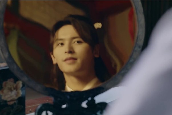 + Even without cultural knowledge, we know from the FIRST EP that a gift of hairpin is an item exchanged between romantic partners (hey, QJ shi-di). And WKX just casually removed it from his hair and carefully placed it in ZZS' hair! And then the mirror scene, which is + (5/7)