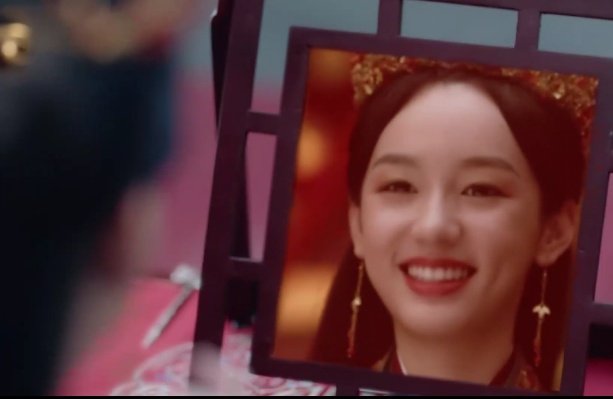 + is super interesting, b'cos beside the whole Chinese guzhuang trope of a newly married wife looking into the mirror. In WoH specifically it is also used for characters whose days are numbered. ZZS, WKX and GX. I'd love to know why they made the decision to have the use + (6/7)