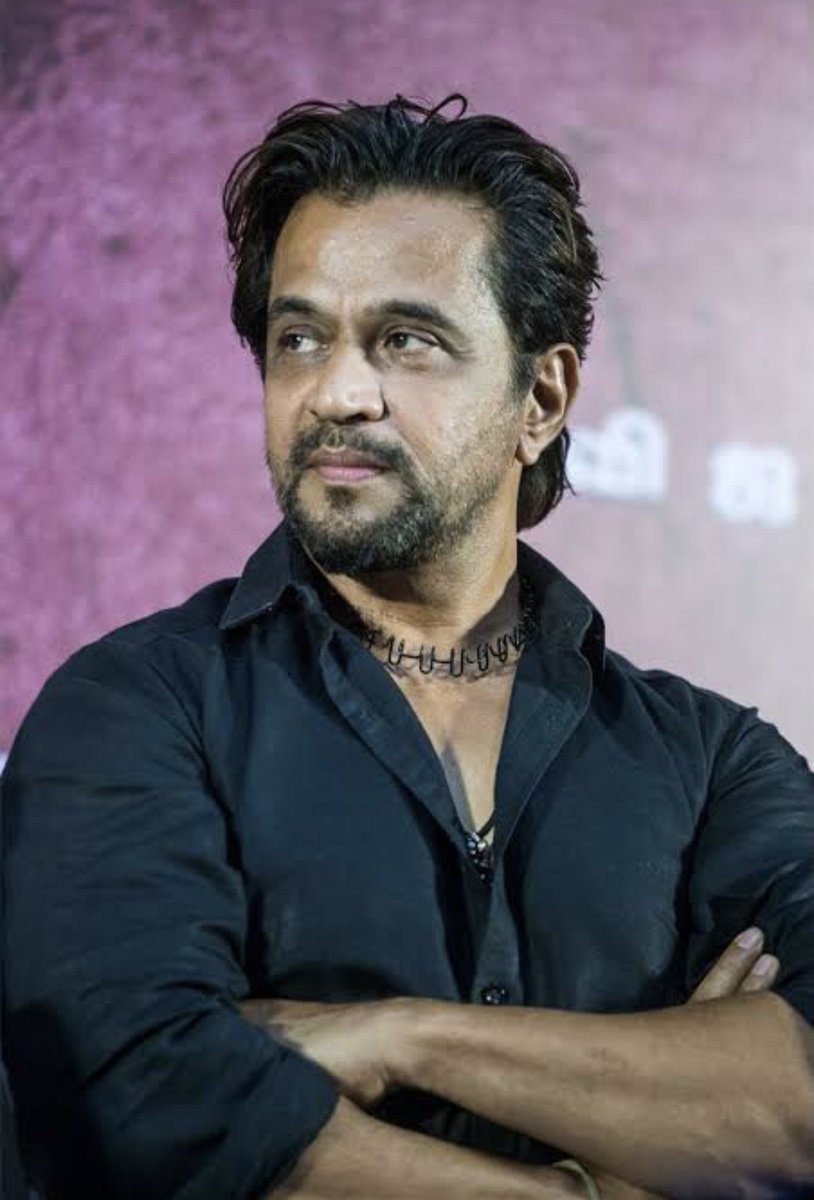 Tamil cinema's #actionhero @akarjunofficial is back in Malayalam, playing the lead in #Virunnu a family thriller

READ MORE: sify.com/movies/arjun-s…