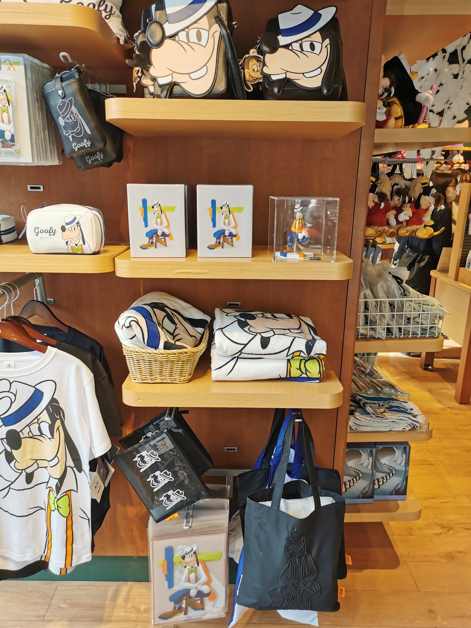 のっちゃんパパ ディズニーストア仙台東映プラザ店 グーフィー チップandデール のフィギュアが欲しい T Co Nns5qguwm7 Twitter