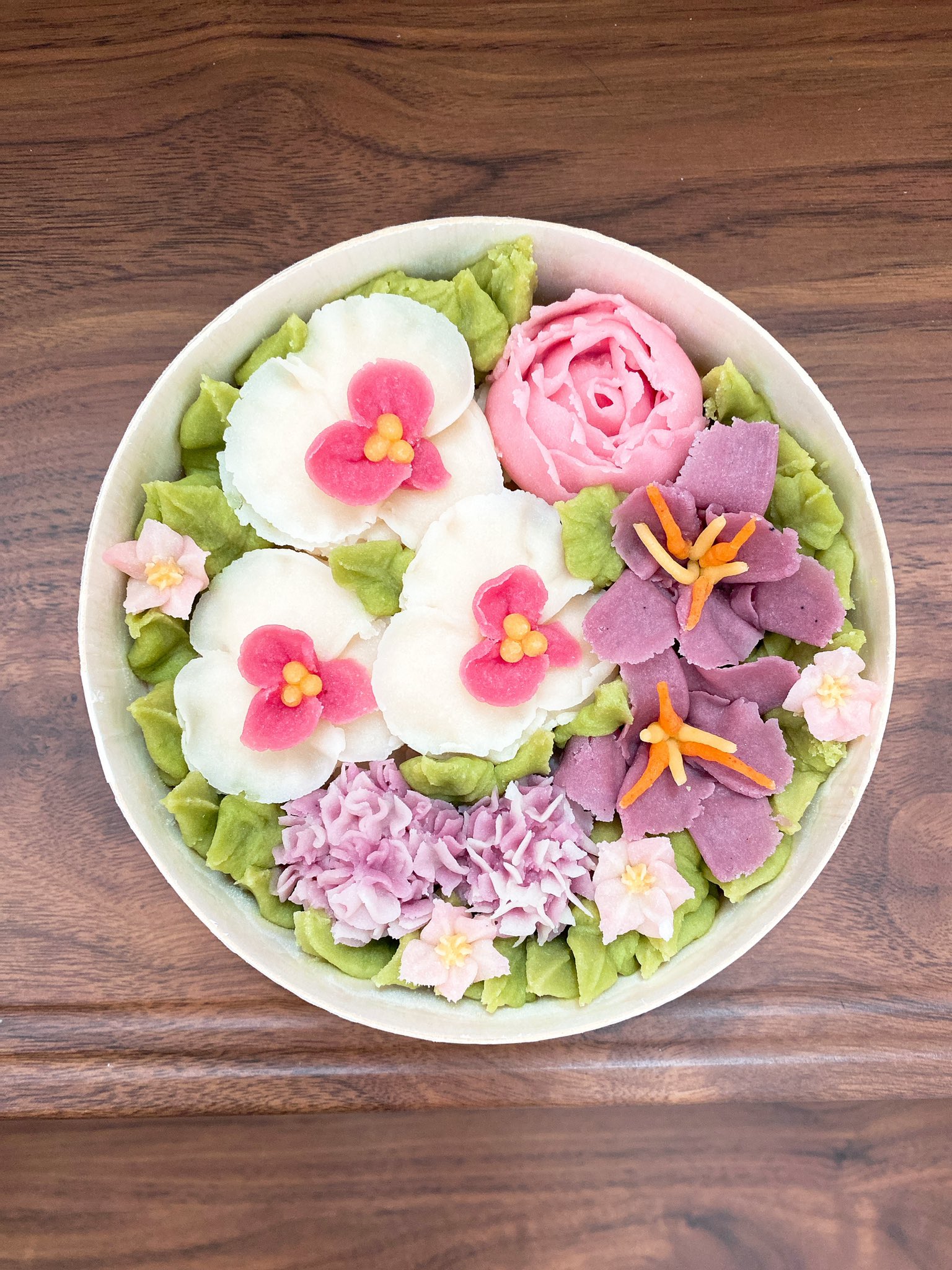 昭和町ふく子 Twitterren 花咲くおはぎ 綺麗で食べるのが勿体ない しばらく眺めて 戴きます 服部製糖所 花咲くおはぎ 和三盆 おかみさん T Co Pcycu2nn2y Twitter