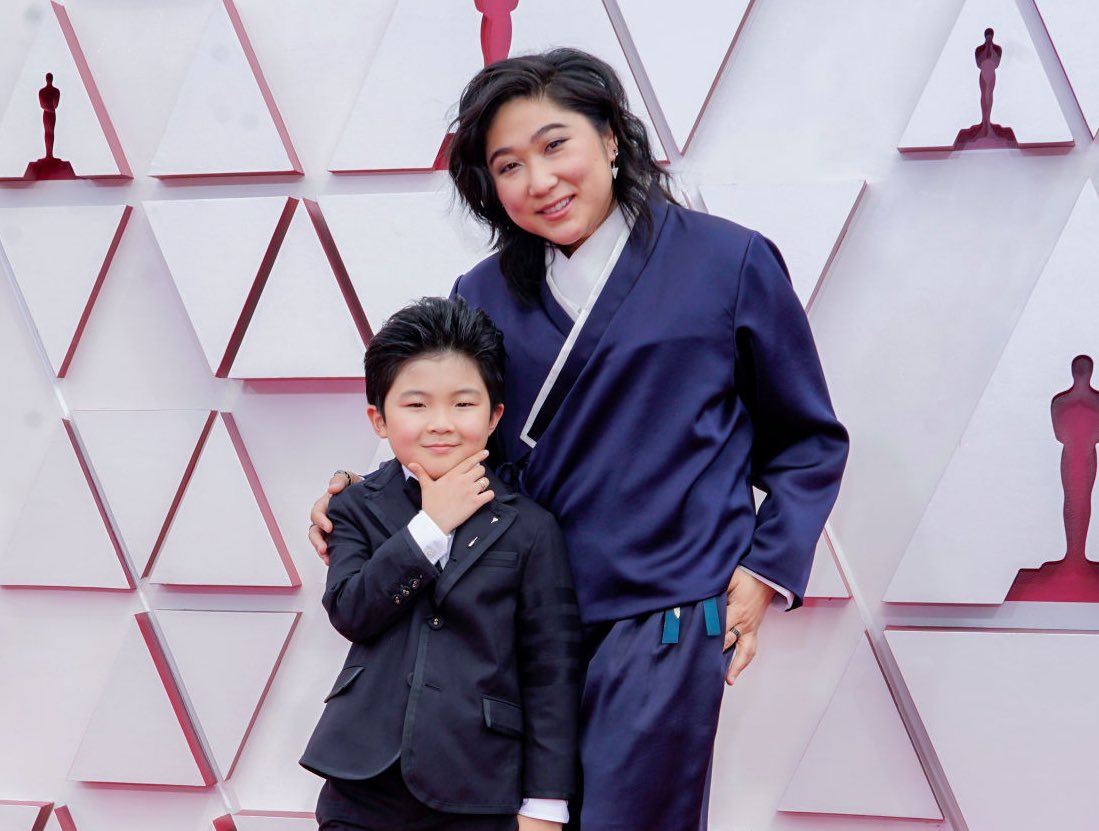 lemon_tea_1224's tweet image. 영화 미나리의 제작자인 크리스티나 오의 한복의상 멋있다 👏👏👏👏