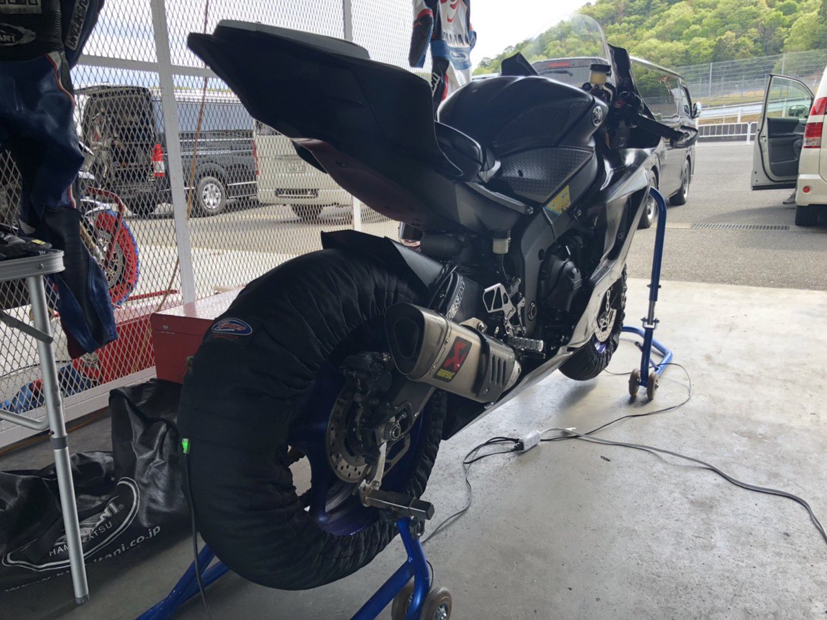 DPRmente's tweet photo. おはようございます😊
先週はサーキットで練習をしていました。
とても走りやすい天気でしたね！
タイムも更新できました！^ ^
この調子で仕事も目標を更新できる様に頑張りますヽ(・∀・)

今週も張り切っていきましょう。(((o(*ﾟ▽ﾟ*)o)))
#バイク乗りと繋がりたい  #岡山国際サーキット https://t.co/UDH4yLccar