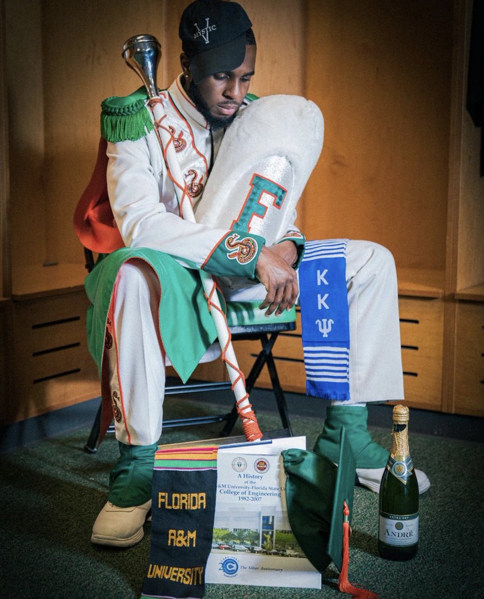 mbluvmu's tweet image. When it comes to creativity, FAMU grads always understand the assignment 🐍🔥