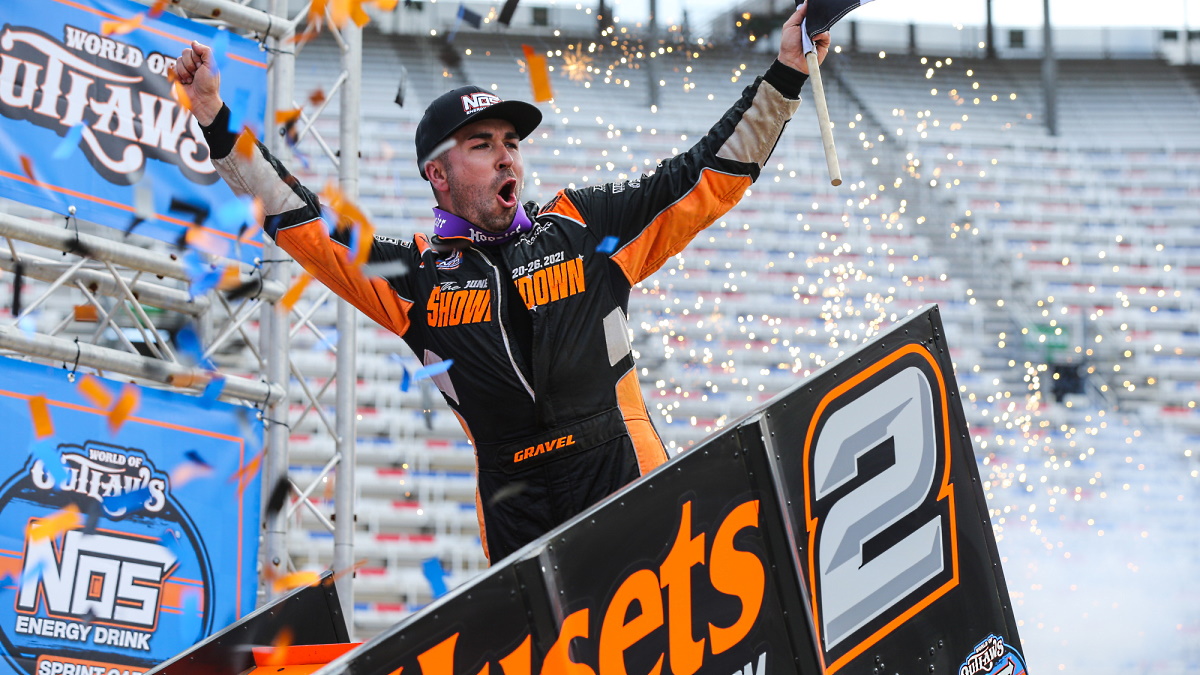 MotorRacinPress's tweet photo. David Gravel Sweeps World of Outlaws at Bristol Motor Speedway 

-->   https://t.co/OcgcMiNYIs 
--
@DavidGravel @BigGameMotorspt @WorldofOutlaws @NosEnergyDrink #GetAfterIt #WoOSCS #SprintCars #LiveNOS #AllDirtRoads @BMSupdates #BristolThrowdown https://t.co/SlRCgqv0EZ