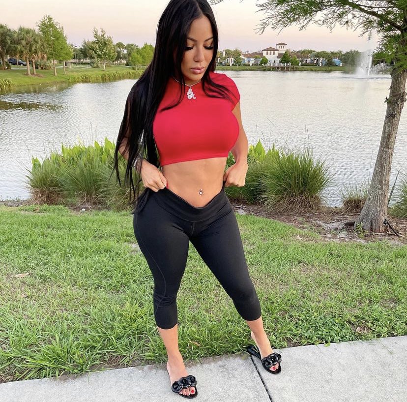 _scarlettredd's tweet photo. No pictures please! JK 😂❤️ https://t.co/BXEtNfvUWU