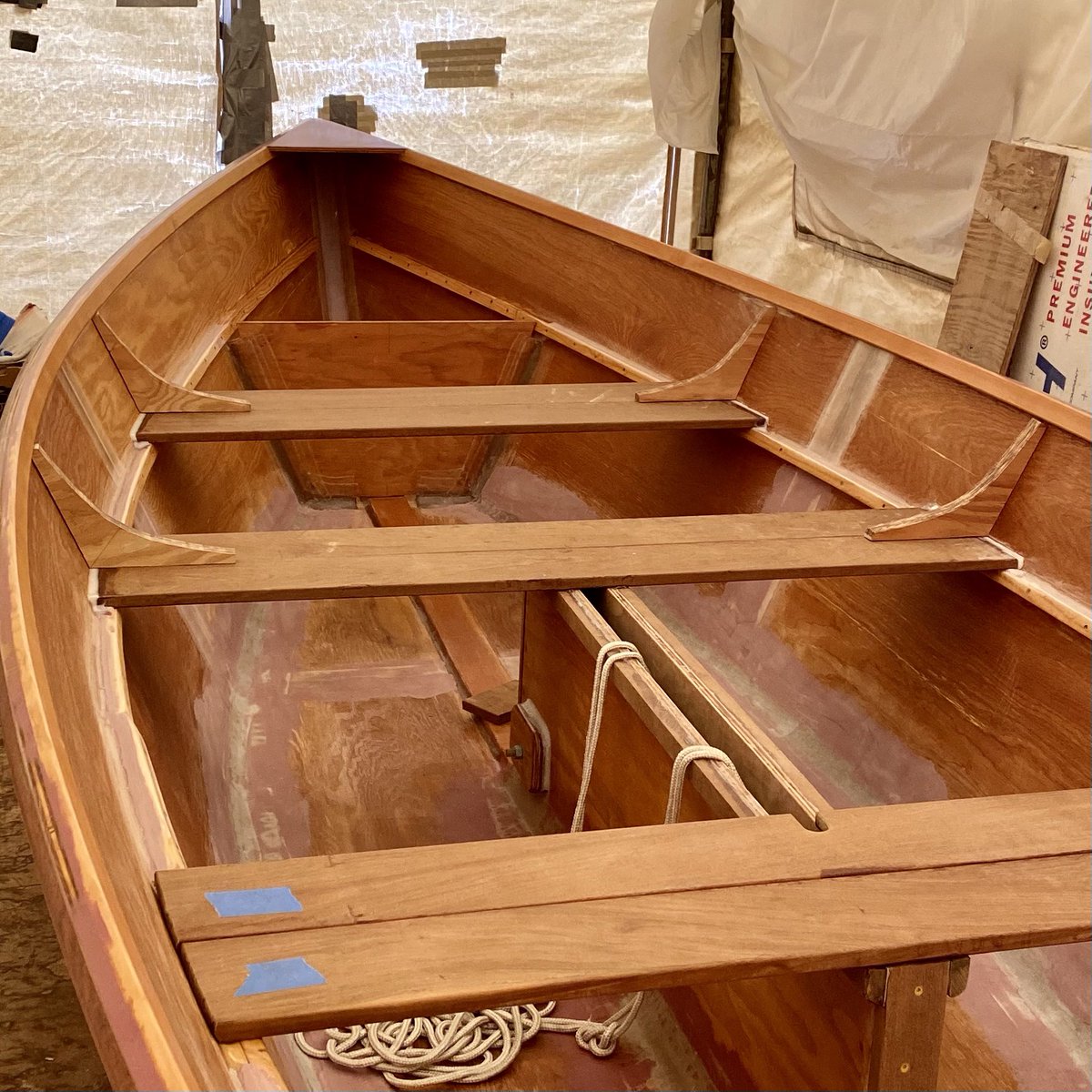 TC_Corner's tweet image. Cut the knees.
•
•
•

#boatbuilding #sailboat #sailing #dory #devlinboat #devlinboats #seaswift #woodworking  #knees #thwarts #skeg #epoxy #spars #stitchandglue #fillets #plywoodboats #jig #jigs #tiller  #centerboard #breasthook