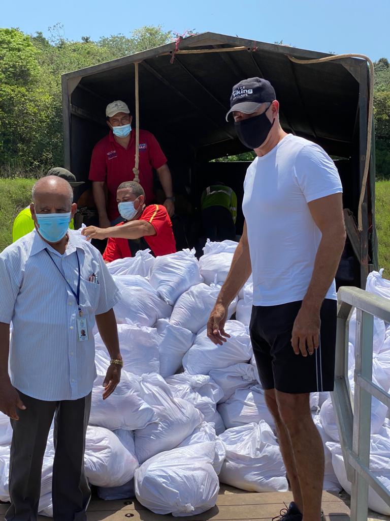 gstmaloeleta's tweet photo. Seguimos apoyando en las comunidades de las Perlas. Hoy con donación de 500 bolsas de comida para los que las necesitan, pronto vamos por más! https://t.co/WJSQ7eq97U