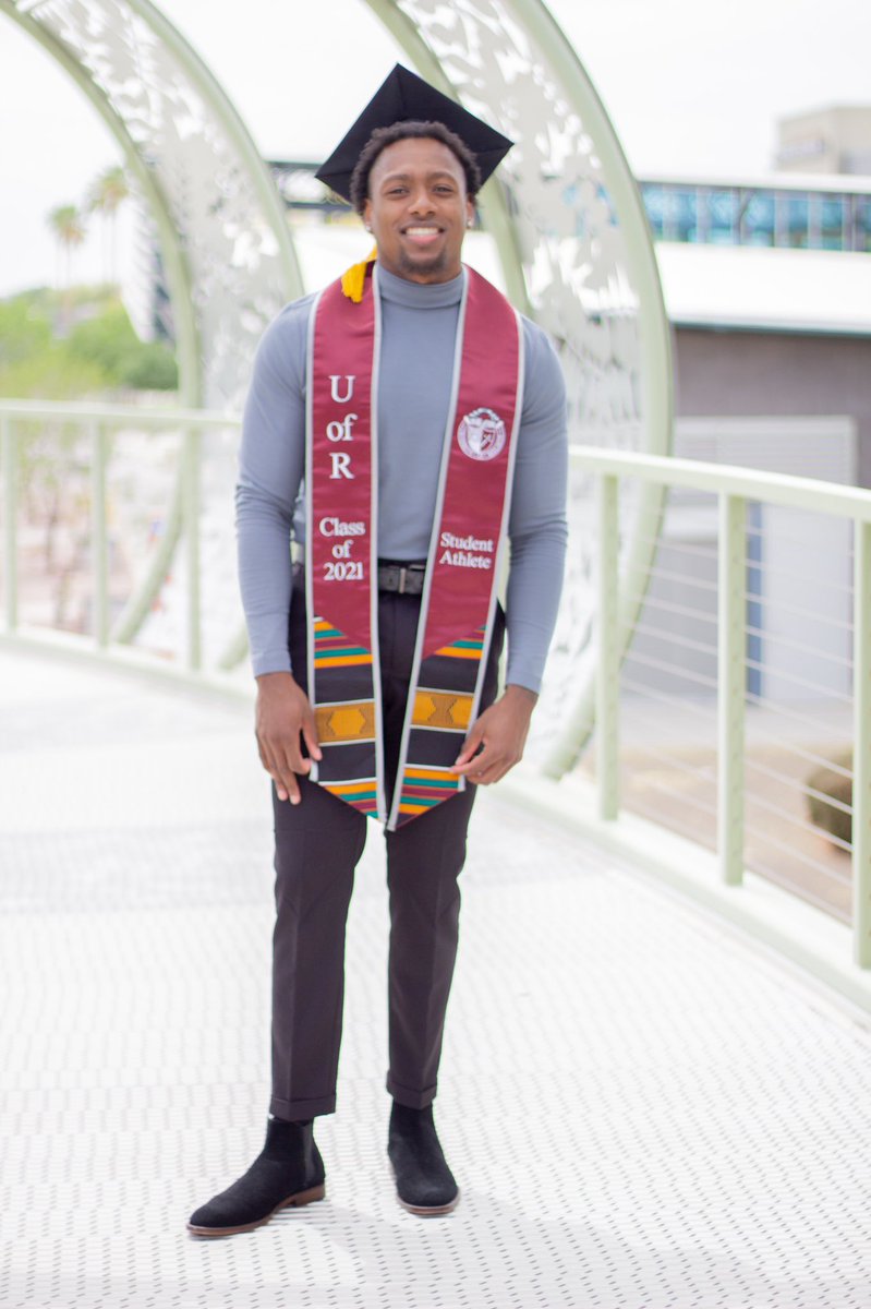 CHTheGreaat's tweet photo. Finished, But just getting started 👨🏿‍🎓✊🏾 https://t.co/9f0G7Iqa3g