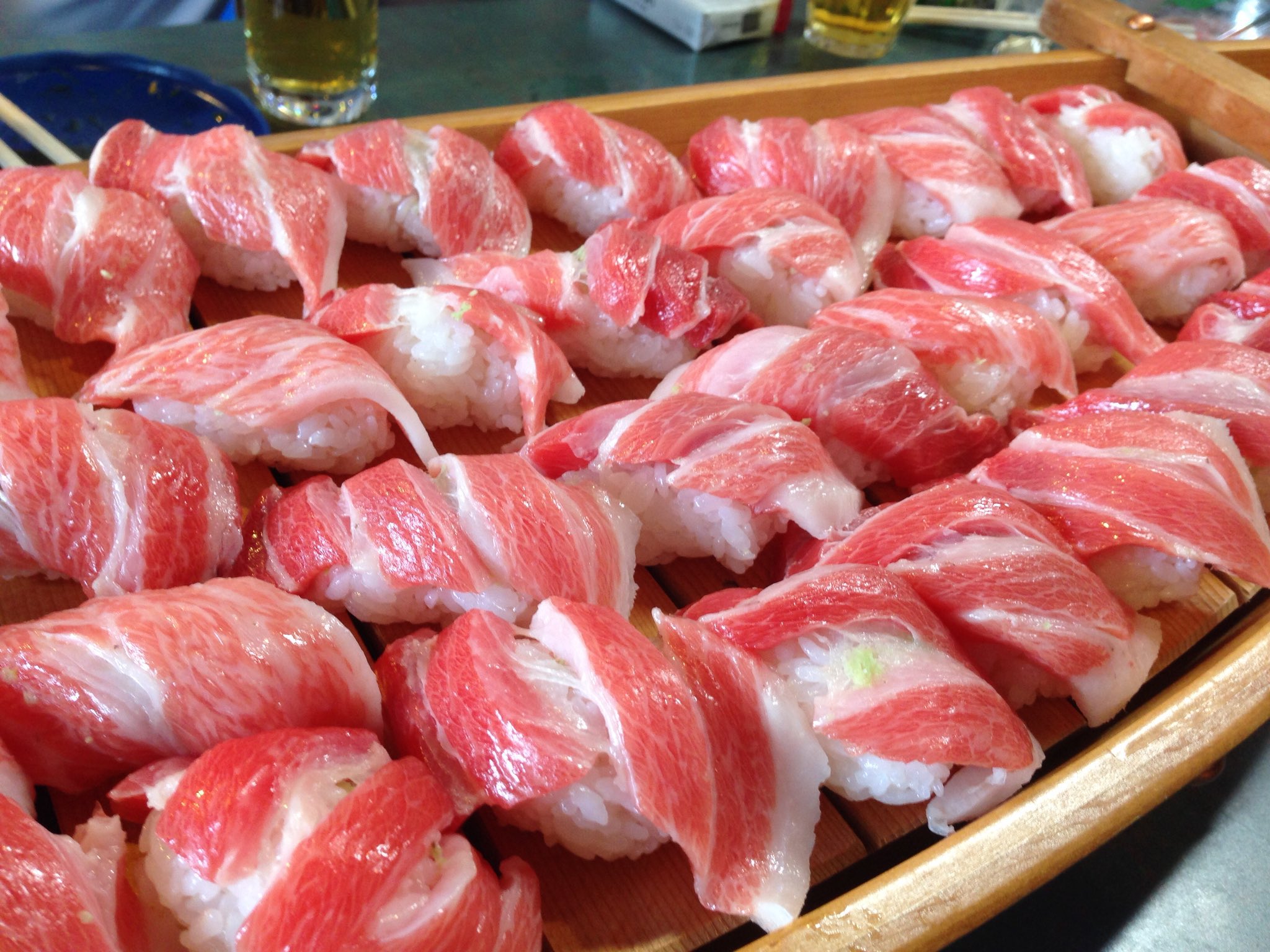 京都中央卸売市場 魚肴屋だいしめ On Twitter 社会生活の維持に必要なもの お寿司 三 三 ᾥ 三 三 あぁっ お客様 困ります あぁっ 大とろばかり あー お客様 あぁっ お客様 お寿司の大とろ